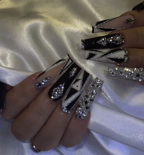 Eid Nails, Black And Silver Nails, Sweet 16 Nails, Ivory Nails, Nails Tay, Quince Nails, Glitter Nails Acrylic, Black Acrylic Nails, Blue Acrylic Nails