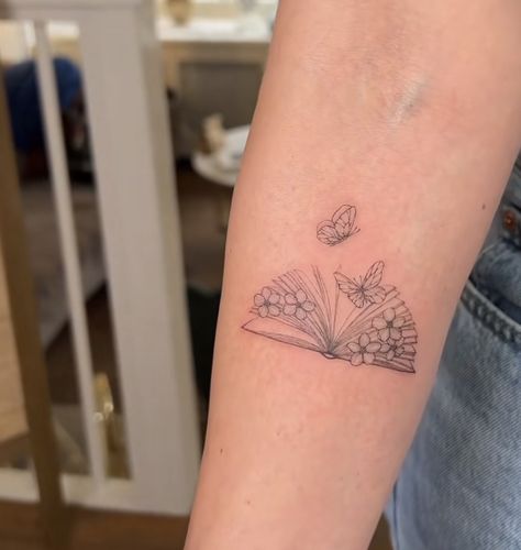 Tattoos For Readers, Reader Tattoo, Book Inspired Tattoos, Reading Tattoo, Teacher Tattoos, Fantasy Tattoo, Bookish Tattoos, Small Girly Tattoos, Garden Tattoo