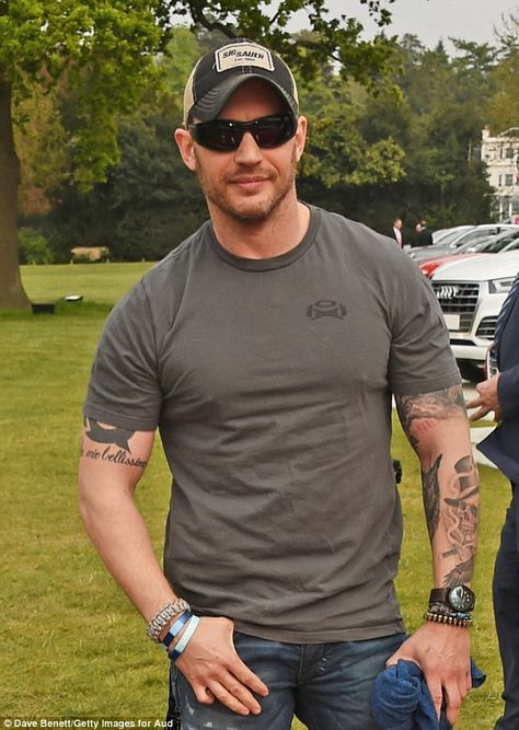 Rugged: Tom Hardy looked handsome in a truckers hat and green t-shirt as he attended the A... Tom Hardy Variations, Prinz Charles, Hardy Boys, Thomas Hardy, How To Look Handsome, Tom Hardy, Most Beautiful Man, Man Crush, Hands On