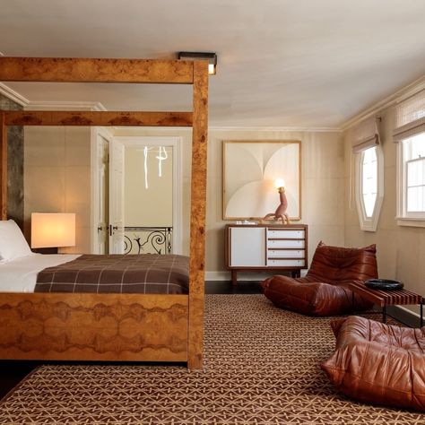 Kelly Wearstler on Instagram: “Be My Guest. My guest bedroom has a four-poster burl wood bed from the 1970s. Burl wood is such a rare and magnificent material. It comes…” Moore House, Beverly Hills Houses, Clarence House, Vogue Living, Four Poster, Kelly Wearstler, Wood Beds, Historic Home, Burled Wood