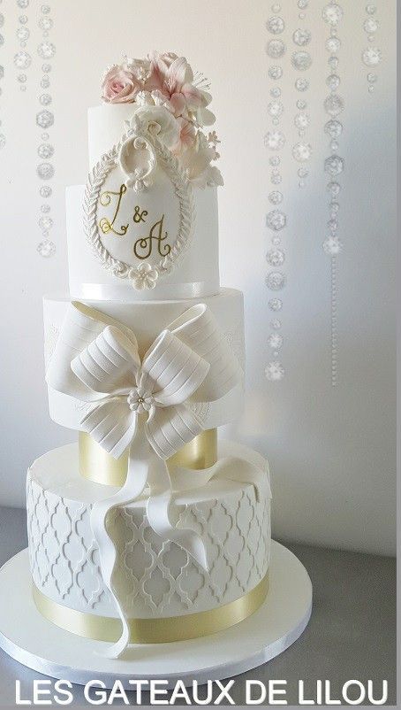 Gorgeous Wedding Cake Classy, Fancy Wedding Cakes Classy, Elegant Modern Wedding Cake, Sparkly Wedding Cakes, Classy Wedding Cakes, White And Gold Wedding Cake, Fancy Wedding Cakes, Fondant Cake Designs, Big Wedding Cakes