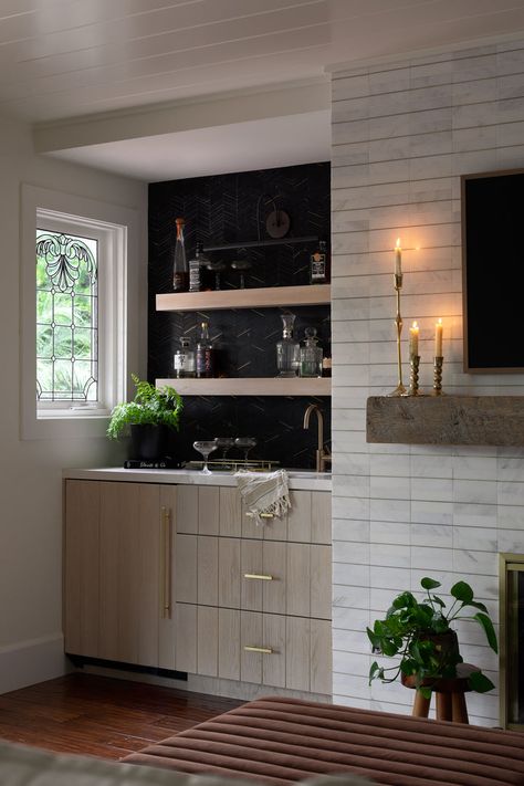 Small Built In Bar Nook, Bar Next To Fireplace, Moody Bar Design, Built In Bar Nook, Small Dry Bar Ideas, Small Built In Bar, Built In Bar In Living Room, Small Wet Bar Ideas, Beautiful Basements