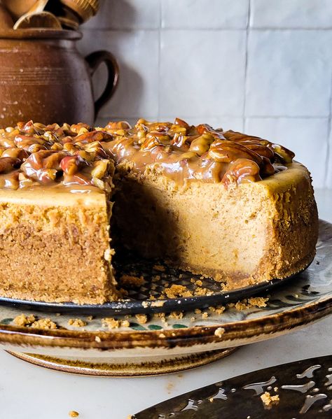 Pumpkin Praline Cheesecake Recipe, Maple Pecan Pumpkin Cheesecake, Praline Sauce For Cheesecake, Pumpkin Cheesecake With Praline Topping, Caramel Praline Cheesecake, Praline Pumpkin Cheesecake, Pecan Pie Pumpkin Cheesecake, Pumpkin Pecan Pie Cheesecake, Pumpkin Praline Cheesecake