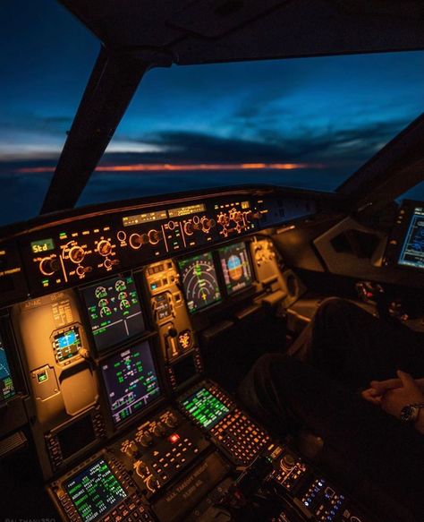 Airbus Cockpit, A320 Cockpit, Cockpit View, Cozy Workspace, Airplane Wallpaper, Indiana Travel, Airbus A320, Qatar Airways, Landing Gear