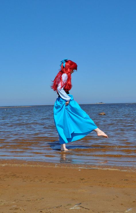 Disney Princess Photography, Real Life Disney Characters, Disney Princess Cosplay, Ariel Cosplay, Little Mermaid Costume, Mermaid Photography, Disney Dress Up, Disney Princess Artwork, Princess Photo