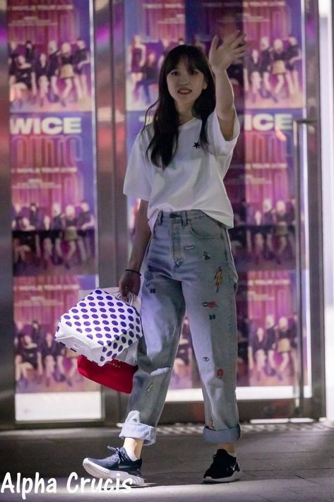 Korean Airport Fashion, Kendall Jenner Street Style, Korean Outfit Street Styles, Fashion Idol, Myoui Mina, Lazy Outfits, Airport Style, Classic Outfits, Kpop Outfits