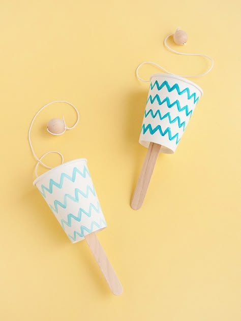 Crafts You Can Play With, Paper Cup Activities For Preschoolers, Paper Cups Crafts For Kids, Paper Cup Painting Ideas, Cup And Ball Craft, Diy Game Crafts, Crafts With Cups, Cup Crafts Ideas, Crafts With Paper Cups