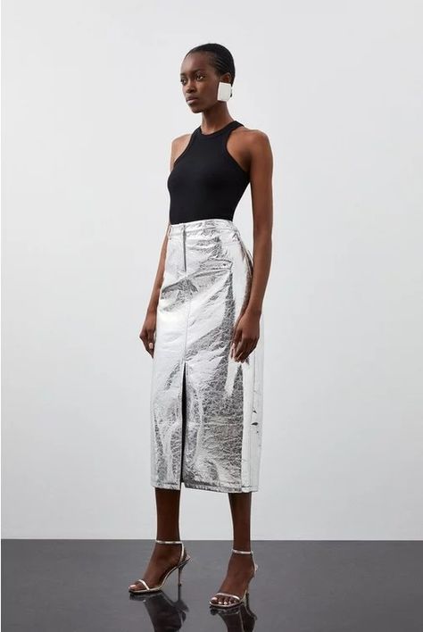 Metallic Denim Skirt Outfit, Metallic Look Fashion, Metallic Midi Skirt Outfit, 2024 Trend Outfit, Silver Skirt Outfit Party, Silver Leather Skirt Outfit, Long Silver Skirt Outfit, Silver Maxi Skirt Outfit, Silver Midi Skirt Outfit