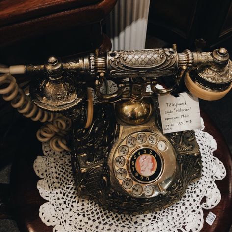 1900s Aesthetic, Antique Phone, Miss Peregrines Home For Peculiar, Miss Peregrine, Antique Aesthetic, Peculiar Children, Home For Peculiar Children, Victorian Aesthetic, Dark Academy