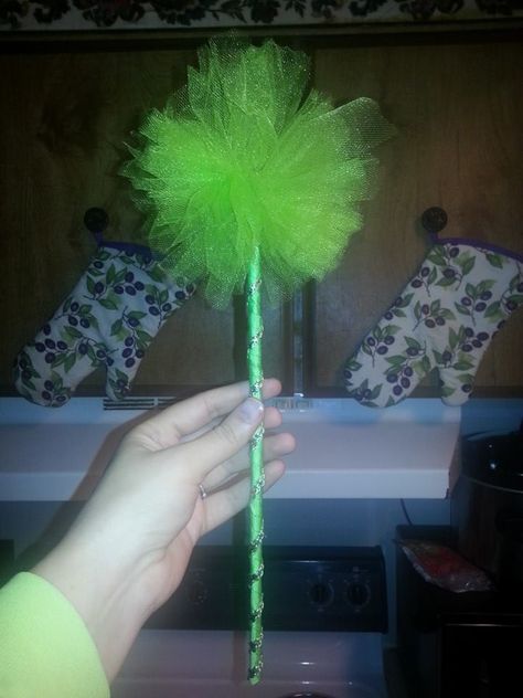 Wand for the Tinkerbell Birthday outfit. Tinkerbell Wand Diy, Tinkerbell Wand, Diy Wand, Needle Felting Diy, Fairy Wings, Felt Diy, Birthday Outfit, Needle Felting, Cow