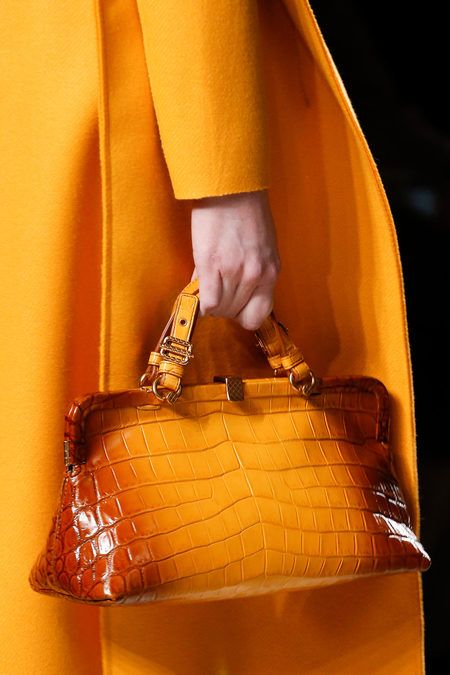 Bottega Veneta Fall 2013 RTW. Handbag Heaven, Beautiful Handbags, Fashion Week Runway, Mellow Yellow, Beautiful Bags, Fashion Details, Clutch Handbag, Bottega Veneta, Miu Miu