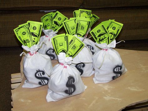 Cash Themed Party Ideas, Money Centerpieces Ideas, Gta Aesthetics, Monopoly Theme, Money Party, Monopoly Party, Casino Theme Party Decorations, Baby Shower Drinks, Vegas Theme