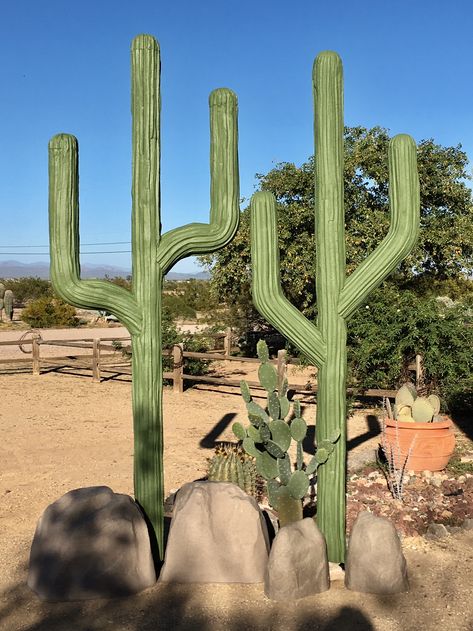 DIY Life sized faux/fake cactus!  Saguaros made with plastic pipe and pool noodles... instructions and photos to make these artificial cactus coming soon to LizardFlats blog site Pool Noodle Cactus, Diy Cactus Pool Noodle, Diy Cactus Scratching Post, Cactus Marquee Light Diy, Paper Mache Cactus Diy, Cactus Prop, Cactus Bedroom, Fake Cactus, Cactus Cartoon