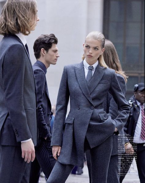 Japan October, Androgynous Women, Daphne Groeneveld, Woman In Suit, Women Wearing Ties, Gender Fluid Fashion, Women In Suits, Androgynous Style, Vogue Spain