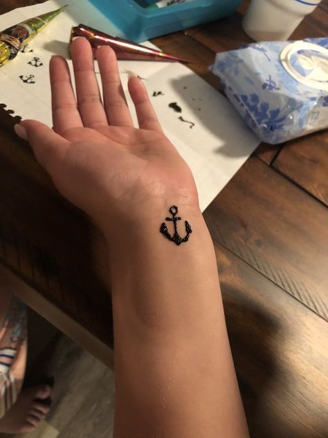 Black anchor henna Henna Tattoo Designs Ocean, Henna Starfish, Henna Ocean Designs, Summer Henna Designs Easy, Henna Beach Design, Ocean Henna Designs, Dolphin Henna, Tiny Henna Designs, Cute Simple Henna Designs