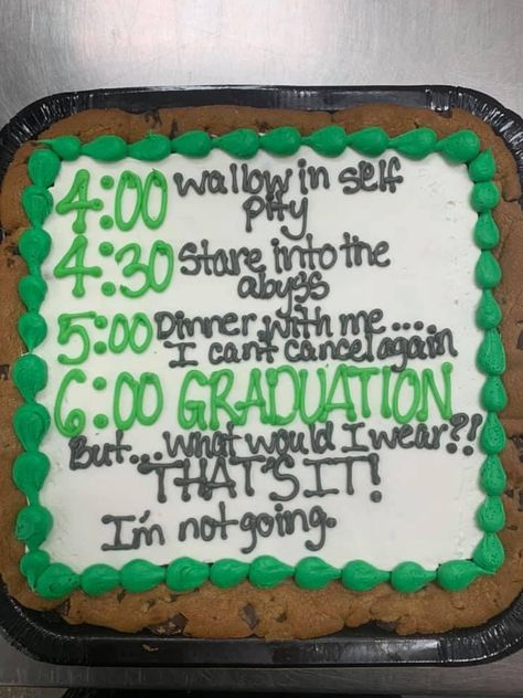 Funny Graduation Cakes For High School, Funny Grad Cakes, Funny Promotion Cake, Cookie Cake Graduation, Grad Cake Funny, Funny Graduation Cake Ideas, Graduation Cookie Cake, Cakes Funny, College Graduation Memes Funny