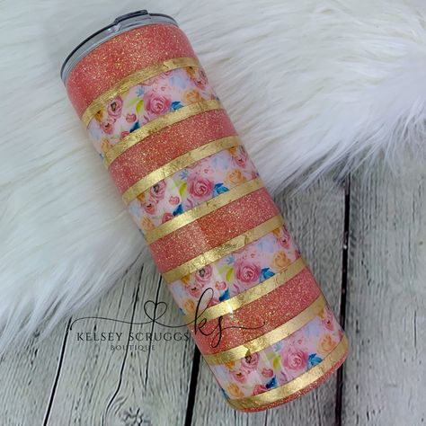 Tumbler Table, Spring Tumbler Ideas, Peach Tumbler Ideas, Girly Epoxy Tumbler, Spring Tumblers, Flower Tumbler Ideas Vinyl, Flower Glitter Tumbler, Resin Cups, Grinch Ideas