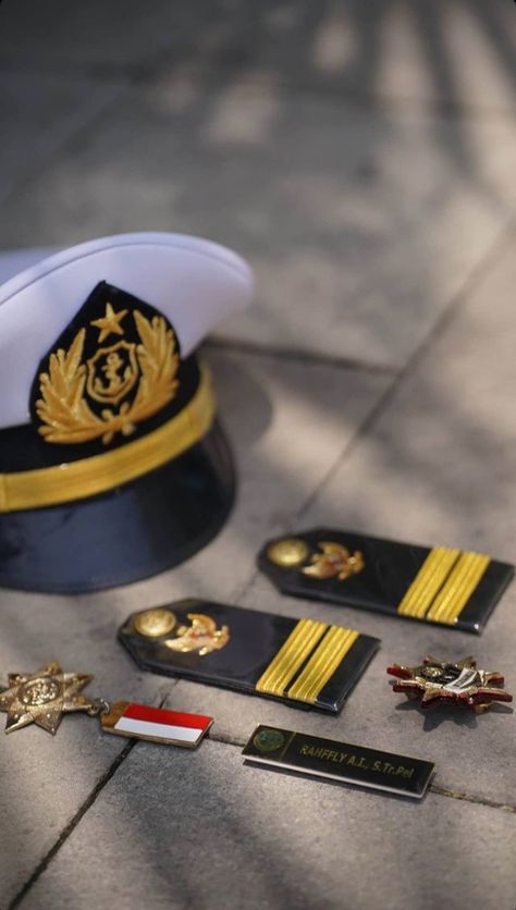 Seafarers Wallpaper, Navy Uniform Aesthetic, Seaman Wallpaper, Ship Captain Aesthetic, Upsc Motivation Wallpaper Hd, Wallpaper Tentara, Indian Navy Ships, Sailor Aesthetic, Navy Admiral