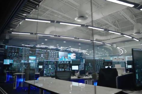 Blue Origin reveals shiny new mission control room for future New Glenn rocket Nasa Mission Control, What Is Technology, Pure Yoga, Cape Canaveral Florida, Falcon 9 Rocket, Floating Platform, Riding Quotes, Nasa Missions, Mission Control