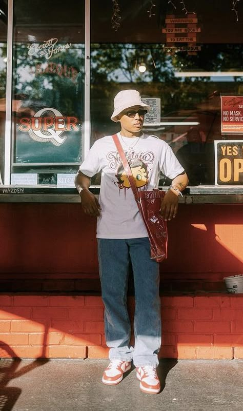 Bucket Hat Street Style Men, Male Streetwear Photoshoot, Mens Bucket Hat Outfit, Streetwear Photoshoot Ideas Men, Men Streetwear Photoshoot, Bucket Hat Outfit Mens Streetwear, Street Model Photography, Street Wear Photography, Street Wear Photoshoot