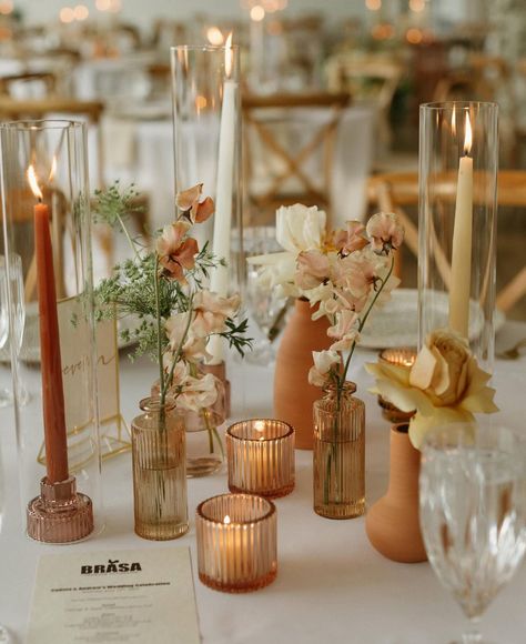 Candle Tablescapes, Bud Vases Wedding, Rust Accents, Tafel Decor, Curated Decor, Fall Wedding Flowers, Wedding Vases, Whiskey Glass, Wedding Table Decorations