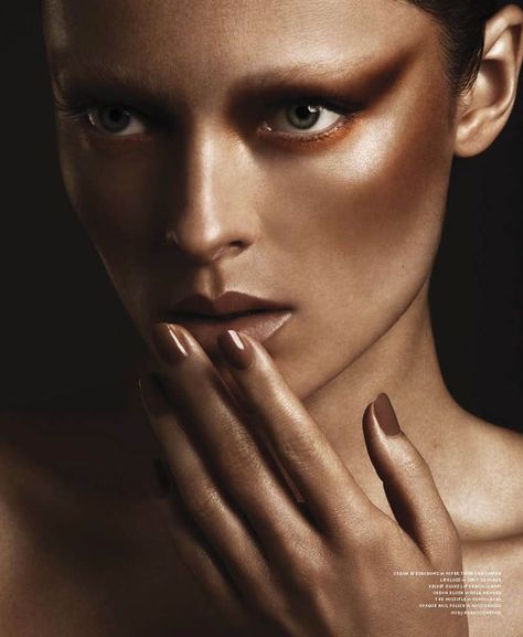 Olga Maliouk by Geoff Barrenger Double Eyeliner, Bronze Makeup Look, Fall Beauty Trends, Beauty Shooting, Bronze Eye Makeup, Inspiration Photoshoot, Lumpy Space, High Fashion Makeup, Make Up Inspiration