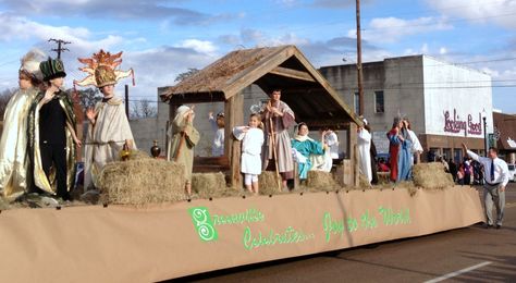 Christmas Floats Parade Ideas, Christmas Parade Float Ideas, Parade Float Diy, Christmas Floats, Catechism Crafts, Parade Float Ideas, Christmas Parade Floats, Parade Ideas, Church Christmas Decorations