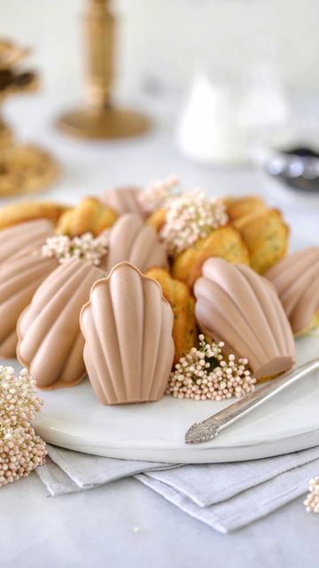 Desserts Design, Madeleine Cookies, Madeleines Recipe, Madeline Cookies, Madeleine Recipe, Floral Dessert, Madeleine Cookie, Tea Riffic, French Desserts