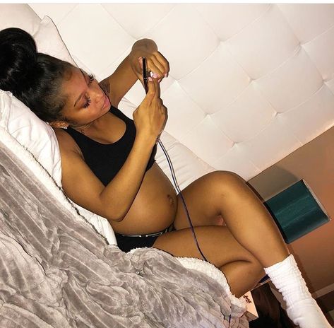 Couple Pregnancy Pictures, Amour Jayda, Pregnancy Videos, Cute Pregnancy Pictures, Mall Outfit, Mommy And Baby Pictures, Jayda Cheaves, Pregnancy Goals, Teen Pregnancy