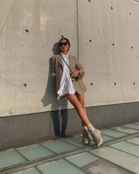 Hoka One One Outfit, Hoka One One, Engineered Garments, Street Style Outfit, Trench Coat, Style Inspiration, Street Style, Fashion Outfits, Wardrobe