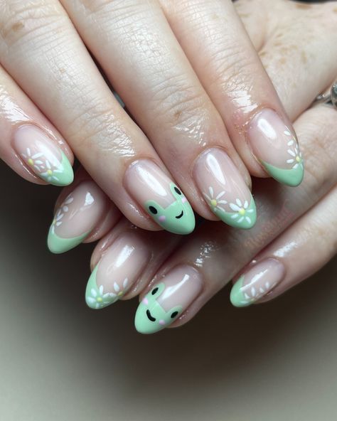 cute frogs to remind you everything will be okay 💚 Builder gel (basic art) ✨ Original post @rosebudnailstudio 🌱 Custom mixed colour using IZEMI #59 and #99 from @lunabeauty_store   #frognails #cute #buildergelnails #adelaidenails #adelaidenailartist Cute Character Nails, Frog Nail Art, Frog Nails, Intermediate Art, Nails Training, Basic Art, Everything Will Be Okay, Builder Gel Nails, G Nails