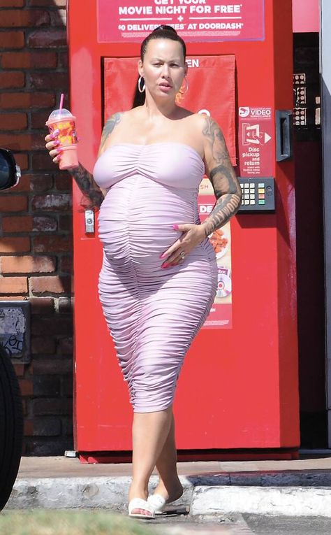 Amber Rose from The Big Picture: Today's Hot Photos  Pink and pretty! The soon-to-be mother of two was spotted showing off her baby bump while picking up a Slurpee at a 7-Eleven. Miami Fashion Week, Roselyn Sanchez, Pink Strapless Dress, Amber Rose, Jessica Biel, Baby Bump, Baby Bumps, Out And About, Big Picture