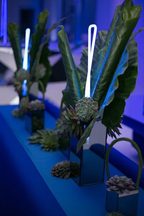 Corporate Event Centerpieces, Unusual Centerpieces, Non Floral Centerpieces, Cheap Wedding Centerpieces, Event Entrance, Blue Neon Lights, Corporate Events Decoration, Corporate Event Design, Party Table Centerpieces