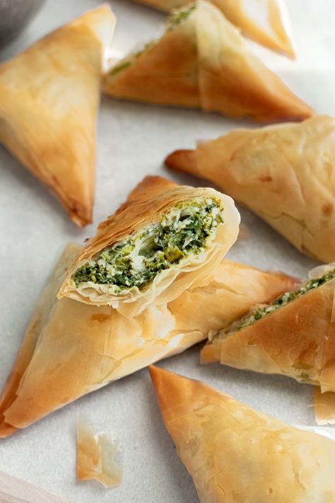 Samosa Recept, Spinach Filo, Pasta Fillo, Spinach Pie, Dried Basil, Filo Pastry, Phyllo Dough, God Mat, Pastry Sheets