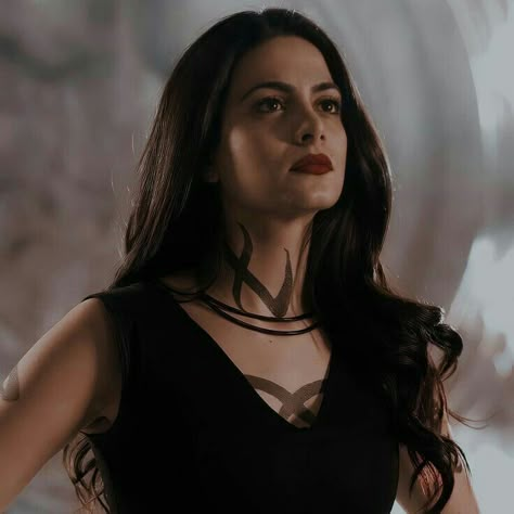 Shadow Hunters Isabelle, Jordan Parrish, Izzy Lightwood, Clary And Jace, Shadowhunters Tv Show, Isabelle Lightwood, Bill Kaulitz, Mystic Falls, Cassandra Clare