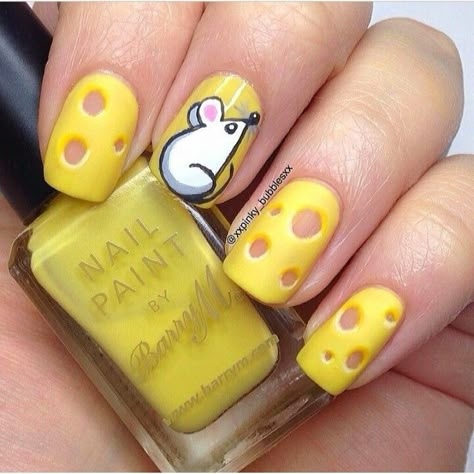 Mouse and cheese #nails. Love the use of negative space as the holes in the Swiss cheese. Kids Nails, Yellow Nail Art, Yellow Nails Design, Yellow Nail, Animal Nail Art, Animal Nails, Animal Print Nails, Super Nails, Cute Nail Art