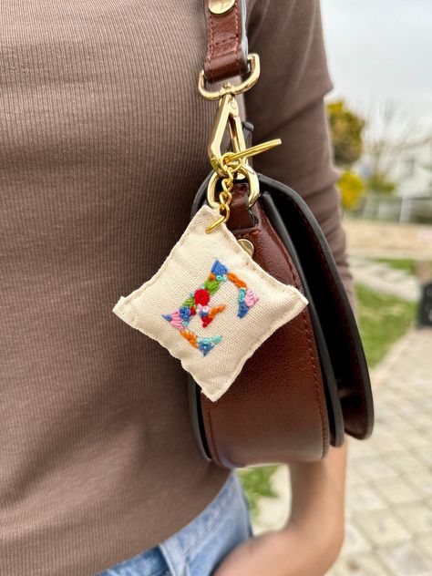 Embroidered Keychains Diy, Embroidery Keychain Ideas, Embroidery Keychain Diy, Key Ring Ideas, Embroidered Gifts Ideas, Sewn Keychain, Embroidered Keychains, Canvas Keychain, Keychain For Him