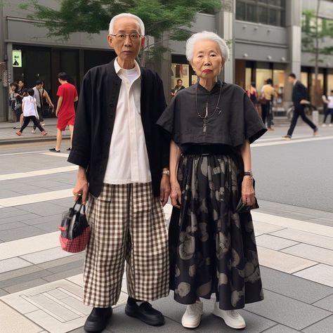 Japanese Fashion Style Outfits, Rei Kawakubo Fashion, Street Fashion Tokyo, Japanese Genderless Fashion, Japanese Fashion Design, Mode Fashion Japan, Tokyo Street Style 2024, Tokyo Street Style 2023, Japanese Fashion 2024