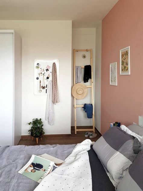 10 Genius Ikea Hacks That Will Take Your Bedroom To The Next Level Clothes Rack Diy, Ikea Wall Storage, Storage Ikea, Diy Clothes Rack, Ikea Wall, Kura Bed, Diy Ladder, Ikea Furniture Hacks, Ikea Storage