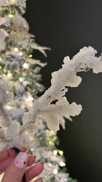 Diy Crystal Christmas Tree, How To Make Trees, Borax Crystals, Crystal Christmas Tree, Concrete Planter, Crystal Snowflakes, Ideas Food, Sugar Crystals, Xmas Ideas