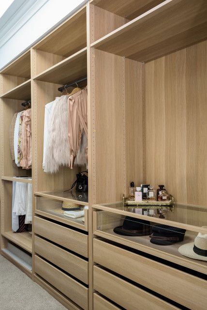 Small Walk In Wardrobe, Luxury Wardrobe Design, Wardrobe Shutter Design, Aesthetic Bedroom Design, Organization Wardrobe, Walk In Wardrobe Design, Bedroom Wardrobe Ideas, Wardrobe Aesthetic, Bedroom Wardrobe Design