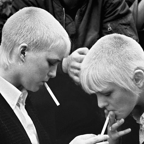 Skinhead Haircut, Terrace Fashion, Derek Ridgers, Chelsea Haircut, Disco Punk, Chelsea Cut, Waiting For Godot, Short Punk Hair, Skinhead Fashion