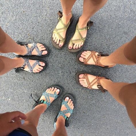 Granola Girl Sandals, Chacos Sandals Aesthetic, Chaco Aesthetic, Granola Wardrobe, Chacos Sandals Outfit, Chacos Outfit, Sandals Aesthetic, Camp Aesthetic, Outfit Planner