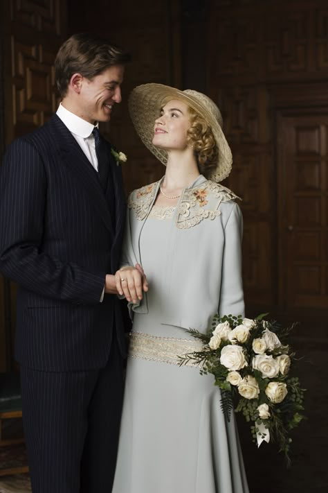 Lily James (as Lady Rose McClare) and Matt Barber (as Atticus Aldridge) in Downton Abbey.   ..rh Downtown Abbey Fashion, Downton Abbey Wedding, Downton Abbey Costumes, Downton Abbey Series, Abbey Wedding, Tv Weddings, Downton Abbey Fashion, Highclere Castle, Downton Abby