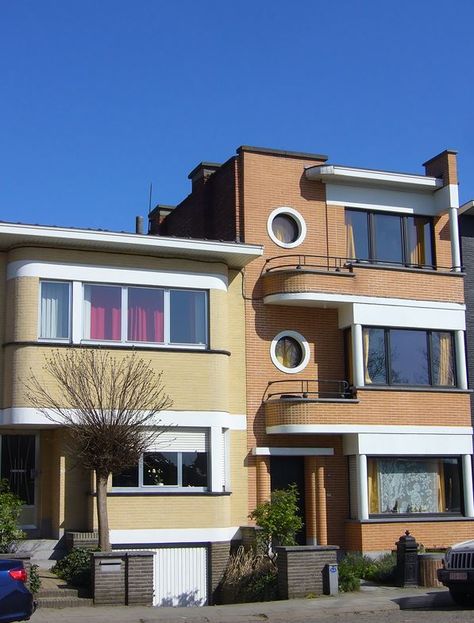 Homes in Leuven, contemporary Belgian Art Deco #belgium Art Deco Apartment Exterior, Art Deco House Exterior Modern, Art Deco Townhouse, Art Deco Apartment Building, Art Deco Exterior Architecture, Retro House Exterior, Art Deco Buildings Architecture, Art Deco House Exterior, Art Deco Home Exterior