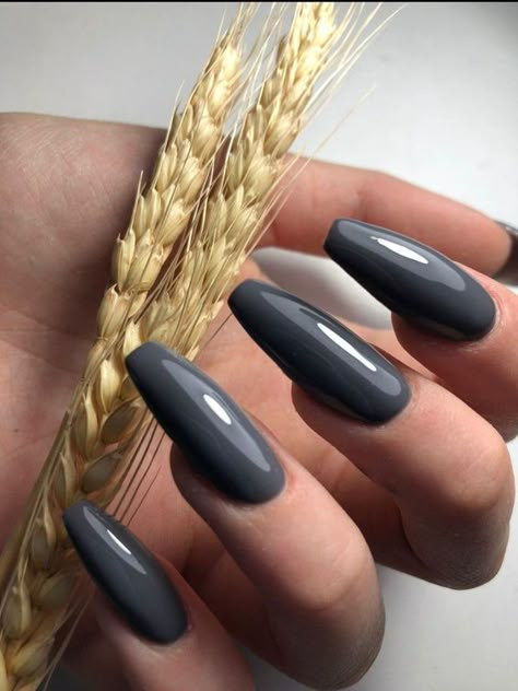 Dark Gray Nails, Charcoal Nails, Dark Grey Nails, Gray Nail, Grey Nail, Maquillage On Fleek, Plum Nails, Grey Nail Designs, Dark Nail