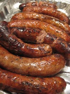 Slow cooker sausages in beer.Bratwurst sausages with beer and garlic cooked in slow cooker.Delicious!!!! Beer Bratwurst, Bratwurst Sausage, Crock Pot Food, Cooking With Beer, Crockpot Dishes, Crock Pot Slow Cooker, How To Cook Sausage, Kielbasa, Goulash