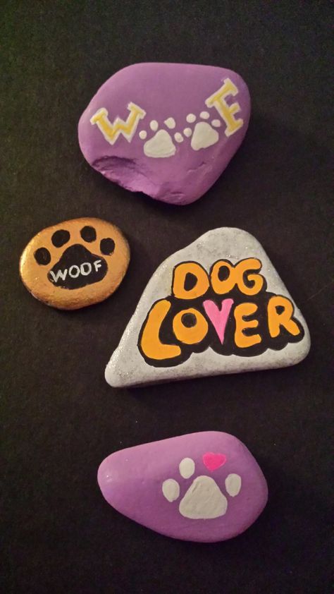 Can do cat lover too.. Dog Painted Rocks, River Stones Crafts, Caillou Roche, Pebble Crafts, Rock Animals, Painted Pebbles, Painted Rock Animals, Art Pierre, Painted Rocks Kids