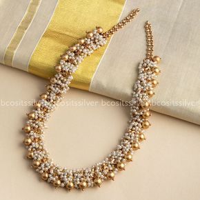 Desi Jewelry, Artificial Jewelry, Antique Necklaces, Gold Jewelry Simple Necklace, Pearl Necklace Designs, Jewelry Set Design, Wedding Blouse, Indian Jewellery Design Earrings, Antique Jewelry Indian