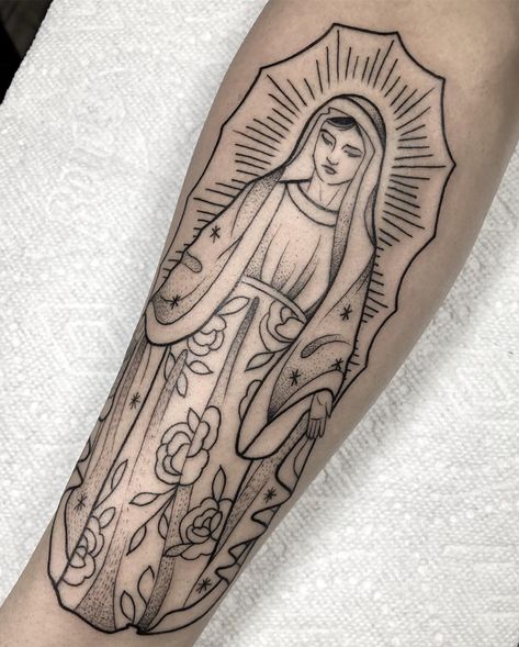 Virgin Mary tattoo Simple Virgin Mary Tattoo, Traditional Virgin Mary Tattoo, Virgin Mary Tattoo Stencil, Mother Mary Tattoo, Mother Mary Tattoos, Maria Tattoo, Virgin Mary Tattoo, Hands Tattoo, Mary Tattoo